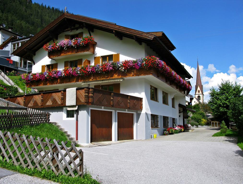 Haus Christina Hotel Trins Buitenkant foto